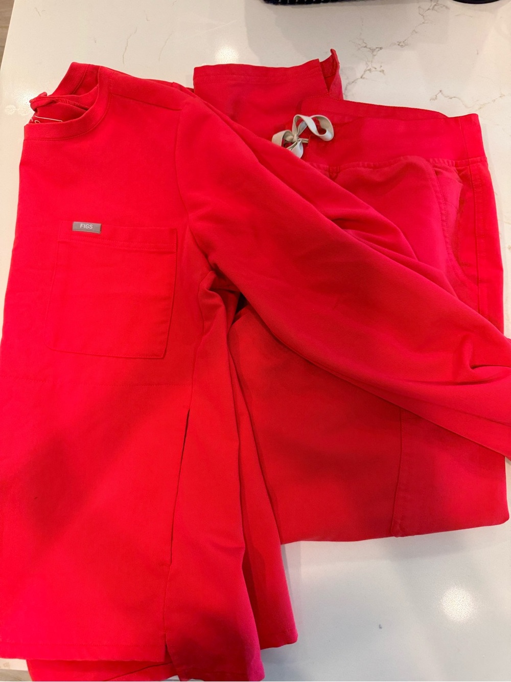 Figs Women's Scrub Top and Pants in Vibrant Hibiscus. Small top med pants - Picture 4 of 15
